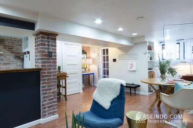 Foto del edificio - 3511 Center St NW