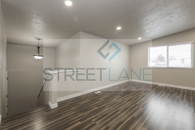 Building Photo - REDUCED!