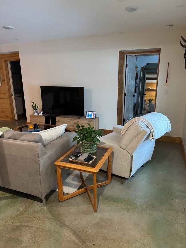 Building Photo - 361 S Winooski Ave