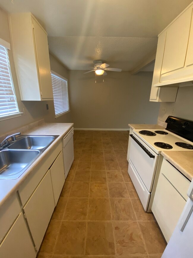 Garden West One Apartments Yuba City, CA