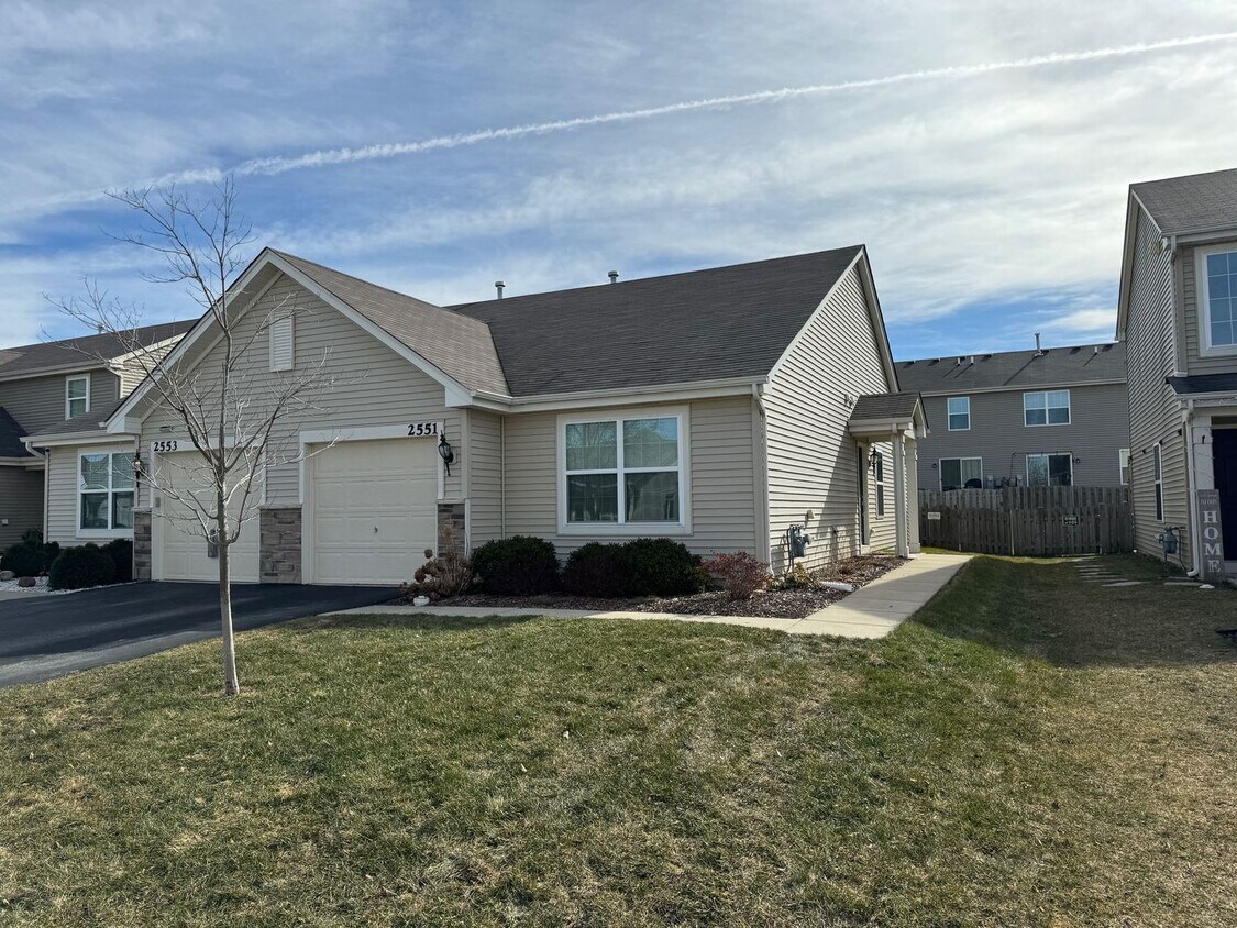 2551 Carlisle Ln, Hampshire, IL 60140 Condo for Rent in Hampshire, IL