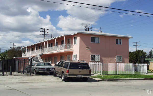 Primary Photo - 9501 Clovis Ave