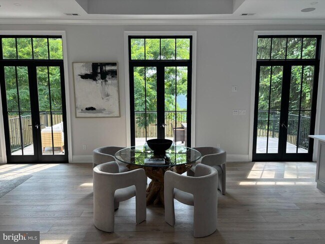 Foto del edificio - 5017 Eskridge Terrace NW