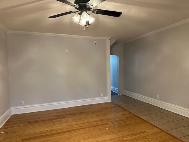 Foto del edificio - Welcome to this 5 Bedroom 2 Full Bath Home...
