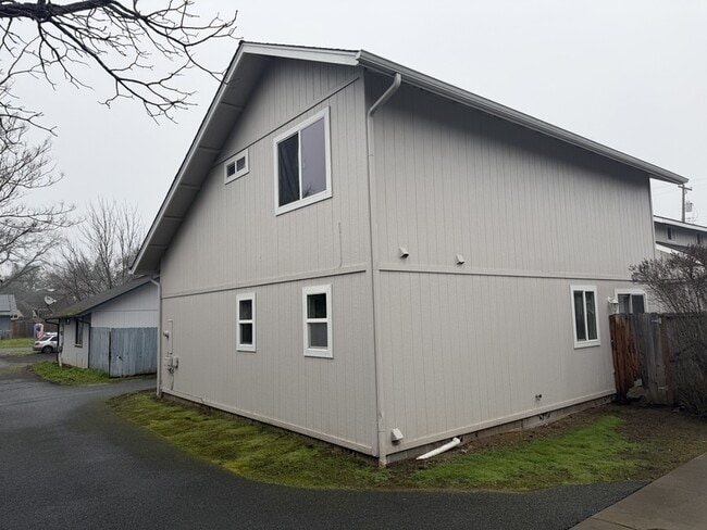 Building Photo - 241 NE School St