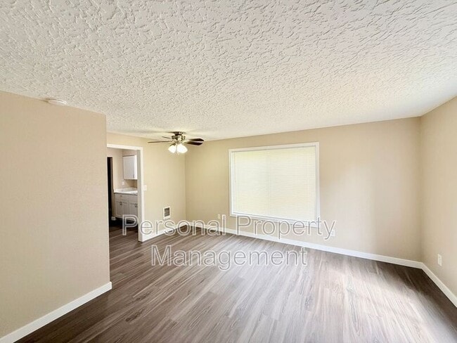 Building Photo - 3110 Thompson Ave