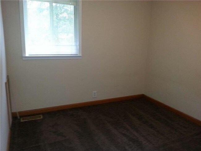 Building Photo - 2417 Chesley Dr