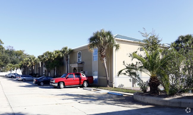 Building Photo - South Palm Villas