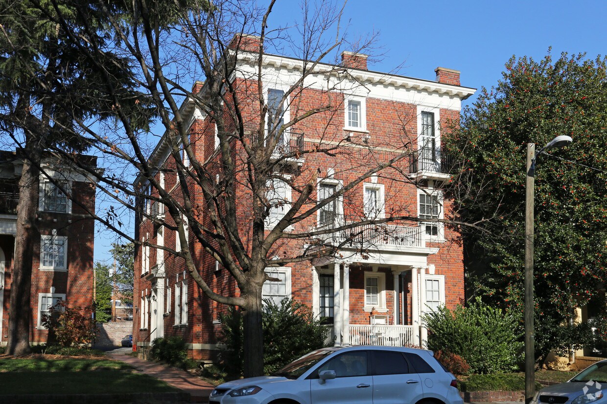 Foto del edificio - North Windsor Court