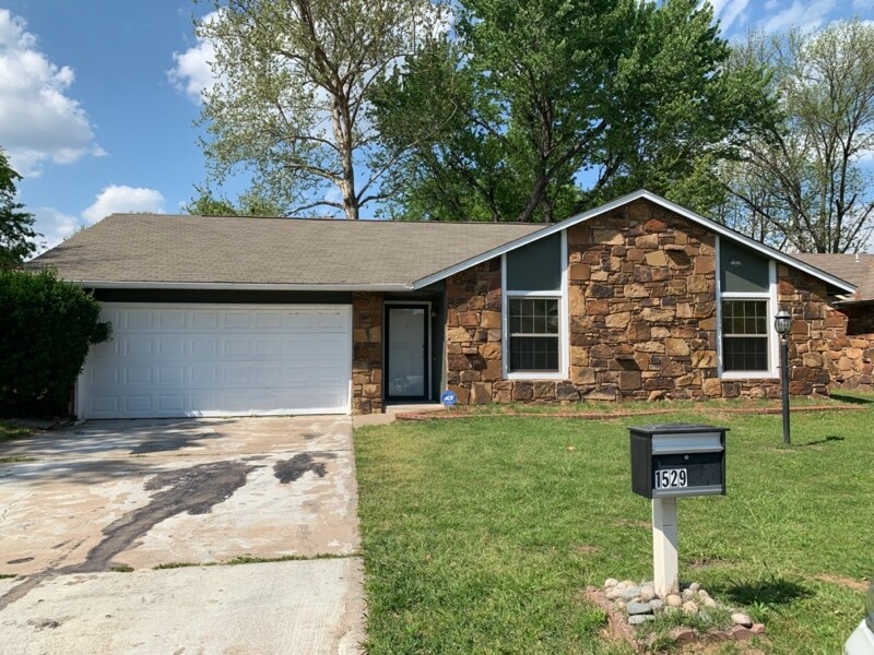 1529 E 68th Pl, Tulsa, OK 74136 House Rental in Tulsa, OK