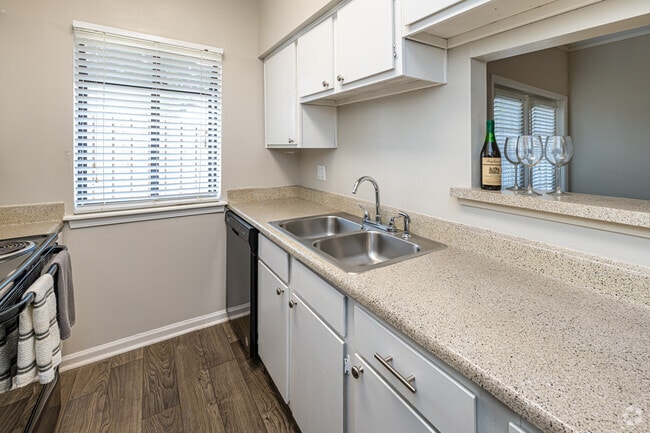 1BR, 1BA - 658SF - Kitchen - CityParc at The Ranch