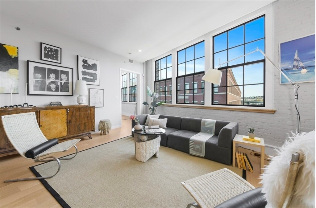 Primary Photo - 481 Harrison Ave