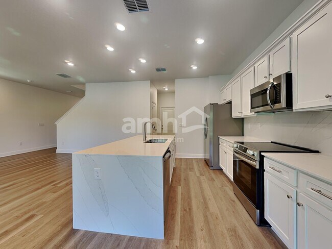 Foto del edificio - 6543 Atlantic Bch Ave
