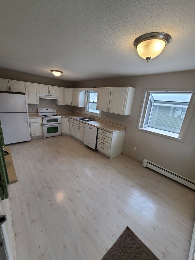 Building Photo - Eastwood Estates 1