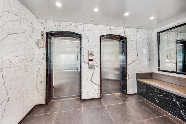 Foto del edificio - 1300 N Lake Shore Dr