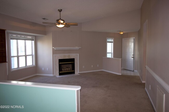 Building Photo - 120 Breezewood Dr