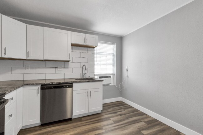 Foto del edificio - 1615 10th Ave