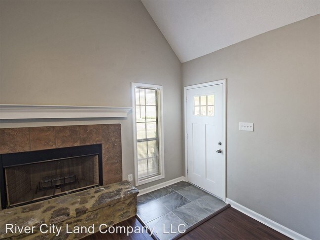 Building Photo - 3 br, 2 bath House - 2724 Lakeside Drive
