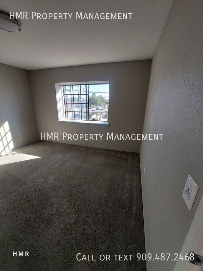 Building Photo - Duplex townhouse with fruit trees in Pomona.