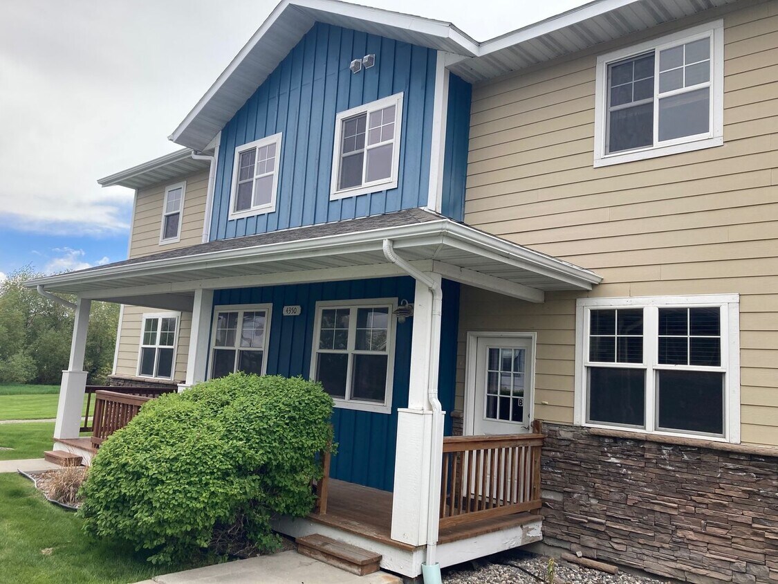 Building Photo - Charming 3 Bedroom 2.5 Bathroom Home
