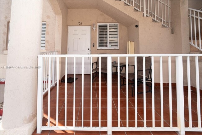 Foto del edificio - 298 E 3rd St