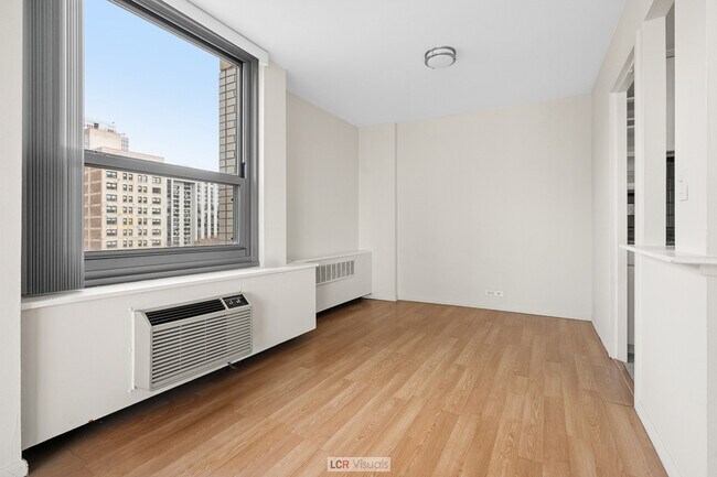Foto del edificio - 1255 N Sandburg Terrace