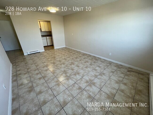 Building Photo - SPACIOUS 2 BED/1BATH IN CENTRAL WINDSOR! L...
