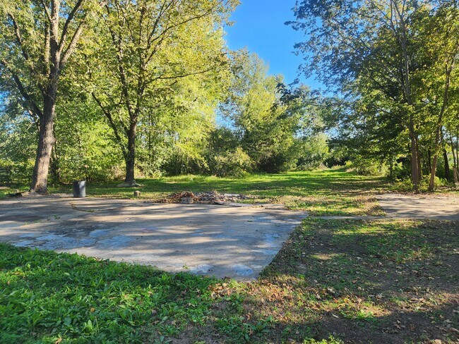 Foto del edificio - 1116 E Academy St