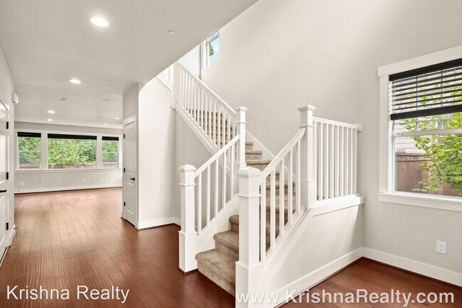 Building Photo - 4 br, 2.5 bath House - 7515 NE Owens St.