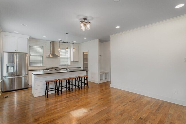 Building Photo - 5802 Maxon Ave