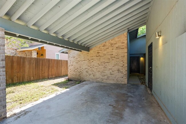 Building Photo - 2415 Burleson Ct