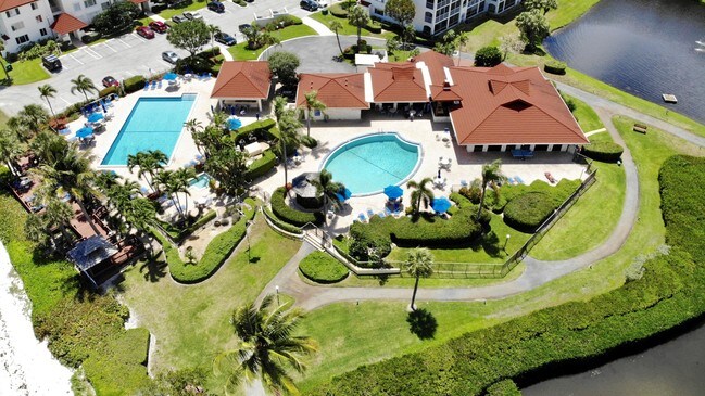 Building Photo - 109  Half Moon Circle E3 Hypoluxo FL 33462