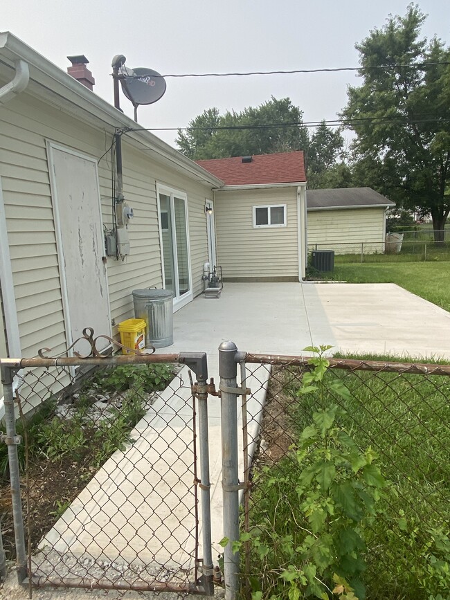 Building Photo - 6617 Azalea Dr