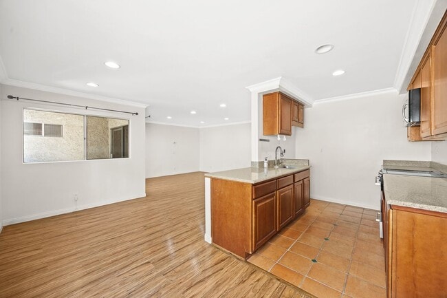 Building Photo - 1339 N Columbus Ave