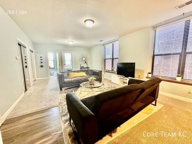 Foto del edificio - Spacious 2 Bed For Rent in Columbus Park