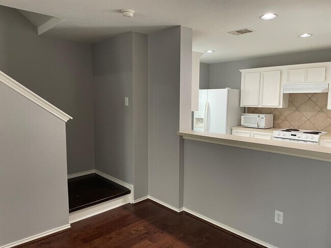 Foto del edificio - 6906 Woodridge Row Dr