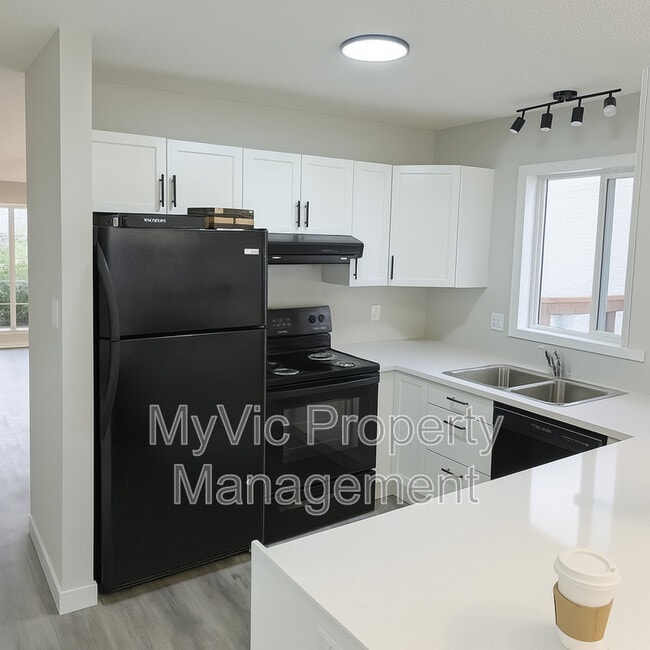 Building Photo - 840-113A 113a St NW