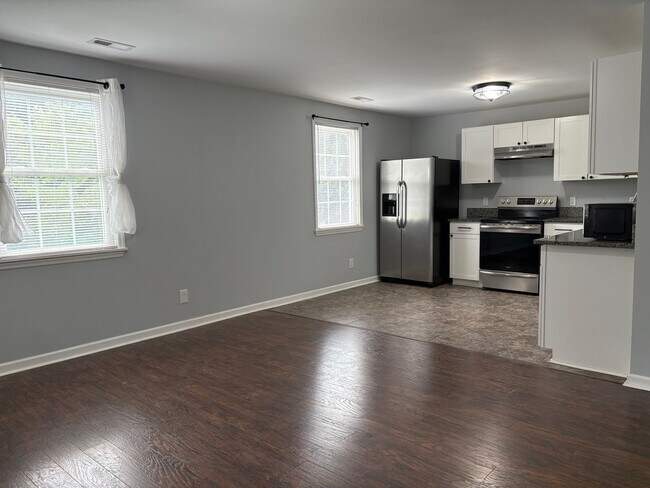 Foto del edificio - 4 bedroom, 2 bathroom House in Greensboro!