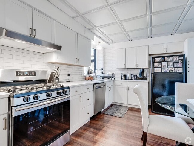 Building Photo - 264 44th St