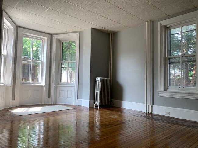 Foto del edificio - 270 N York St
