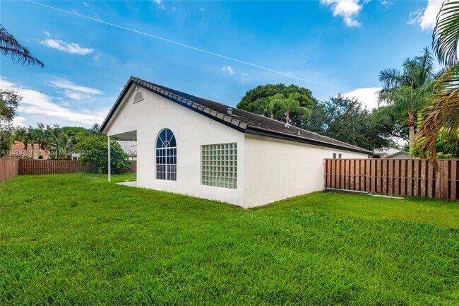 Building Photo - 10418 Brasilia St