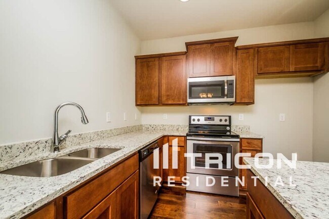 Building Photo - 406 Riverwood Ct