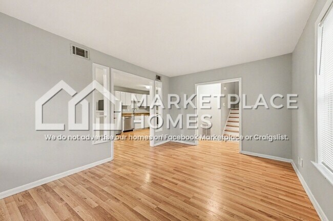 Foto del edificio - 427 Whispering Pines Dr