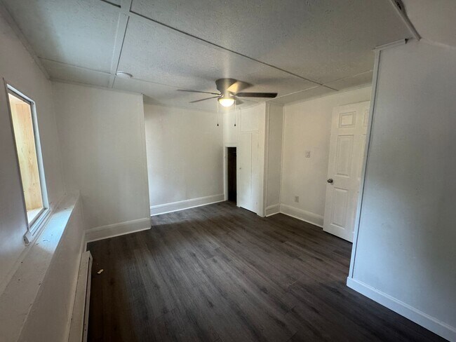 Foto del edificio - 7547-7549 E Lake St