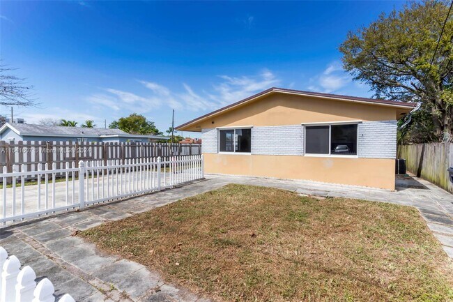 Foto del edificio - 5841 Lincoln St