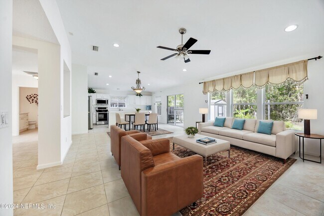 Foto del edificio - 657 MacKenzie Cir