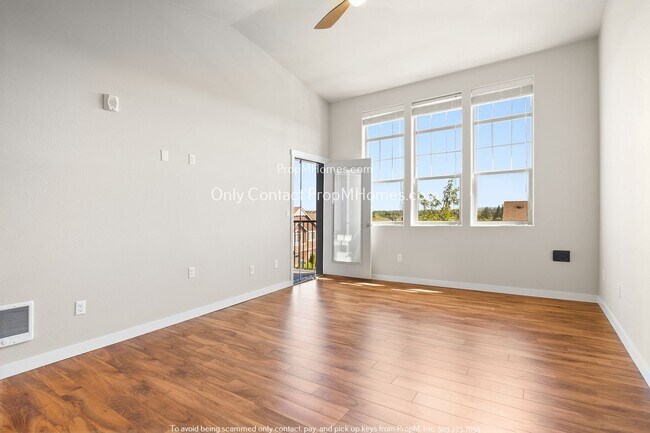 Building Photo - Modern Comfort and Style: Your Perfect Con...