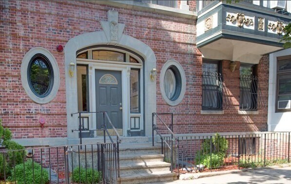 Building Photo - 65 Burbank St
