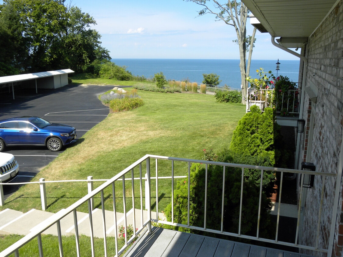 Primary Photo - 3622 Lakeshore Dr