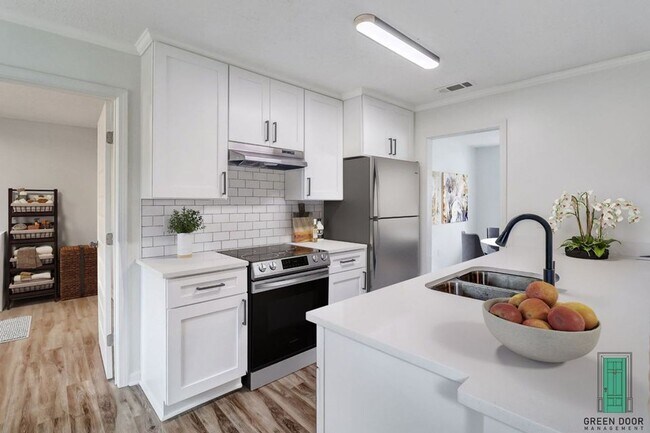Foto del edificio - Full Renovated  4 Bed/2 Bath Oasis in Geor...